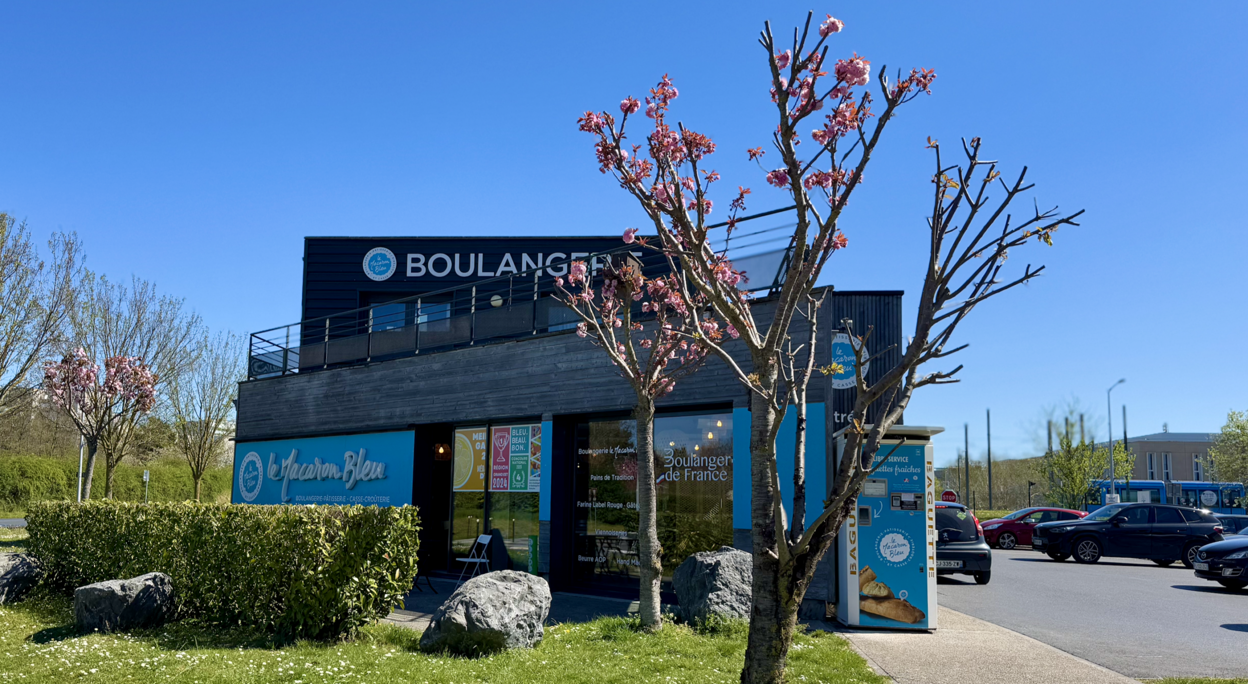 Terrasse à Bezannes : un lieu ensoleillé pour déjeuner et se détendre