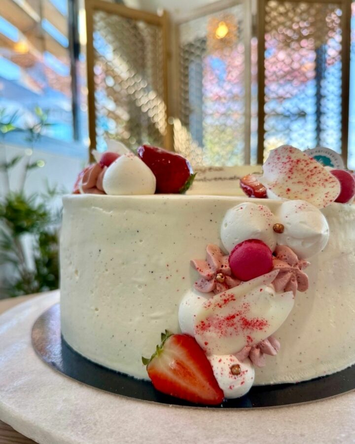 layer_cake_macaron_bleu_patisserie_mariage_anniversaire