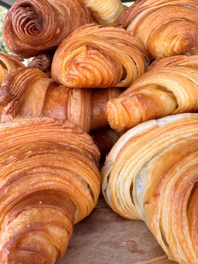 Croissant viennoiserie artisanal Le Macaron Bleu centenaire circuit Reims