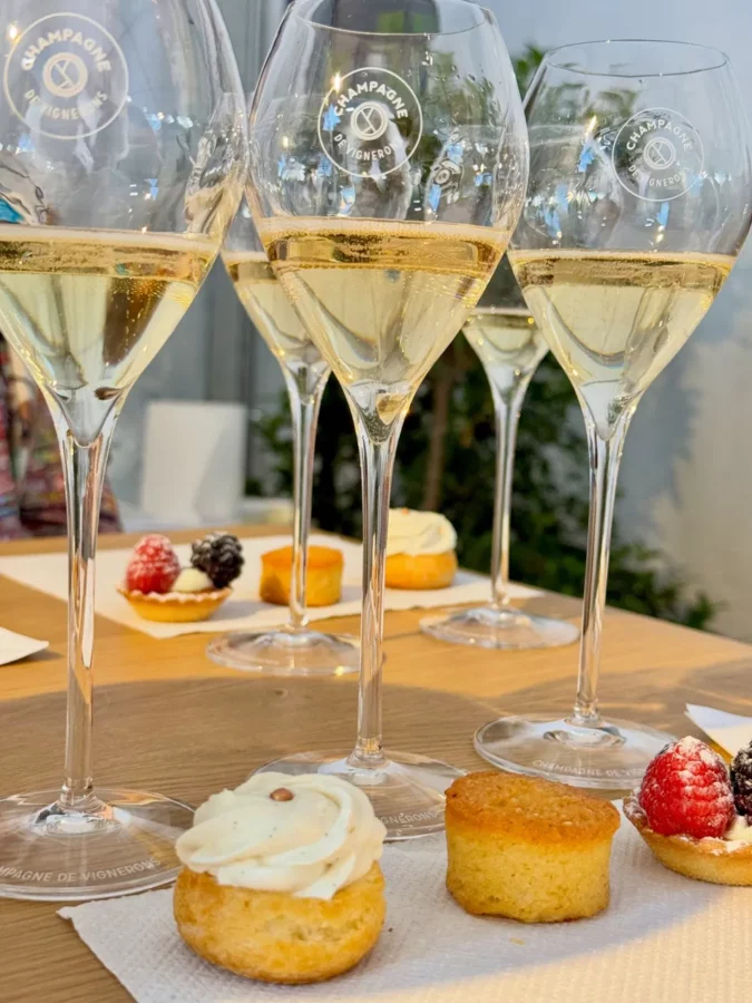 Petits fours cocktail entreprise et champagne pâtisserie artisanale Le Macaron Bleu Reims